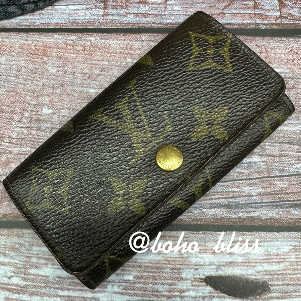 LOUIS VUITTON | Monogram Leather 4 Ring Key Holder - Picture 13 of 13